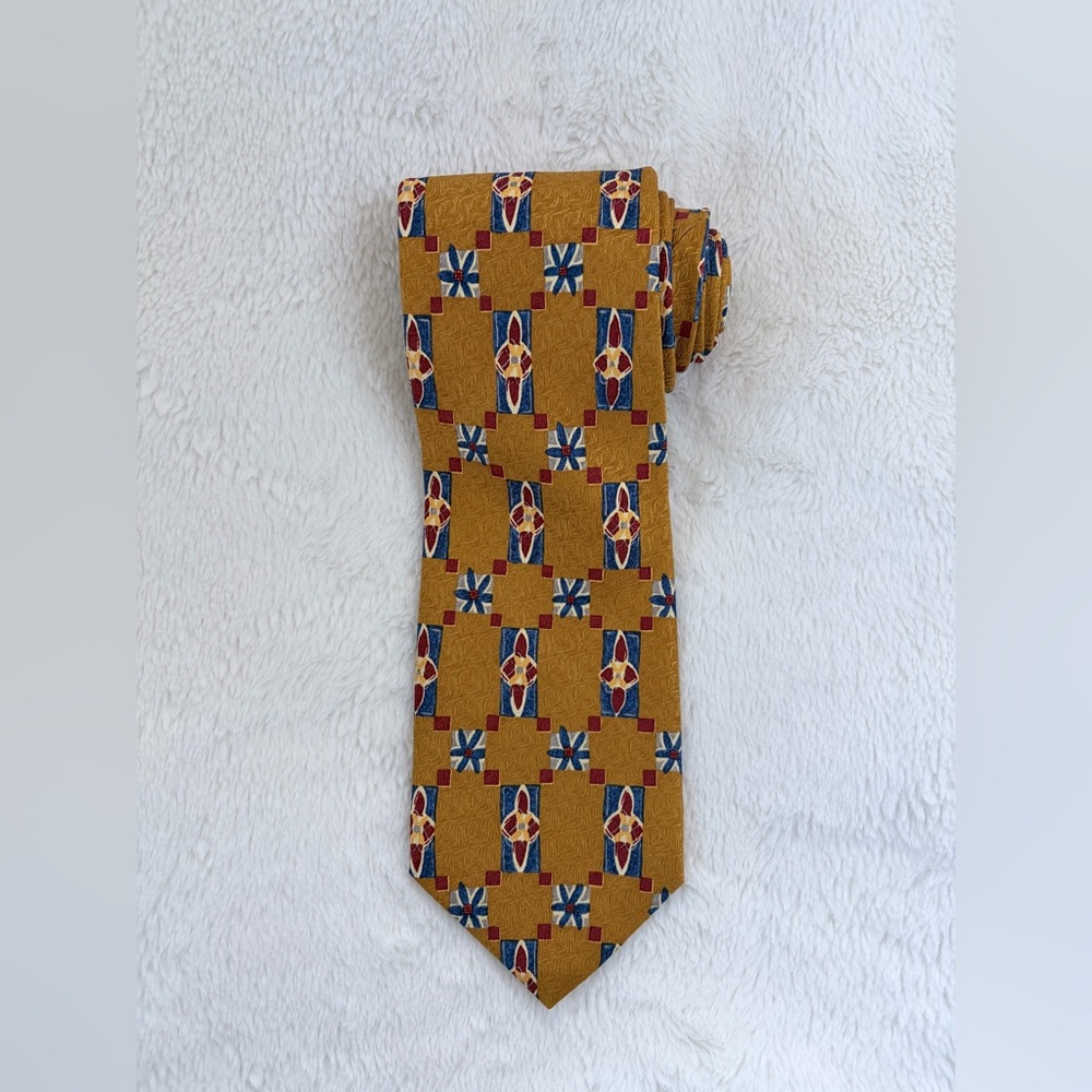 Elegant Geometric Tom James Tie in Gold and Blue